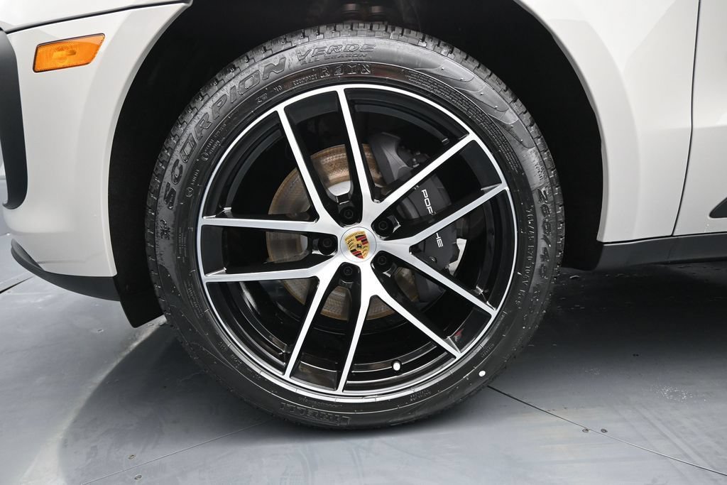 New 2026 Porsche Macan AWD/4WD image 7