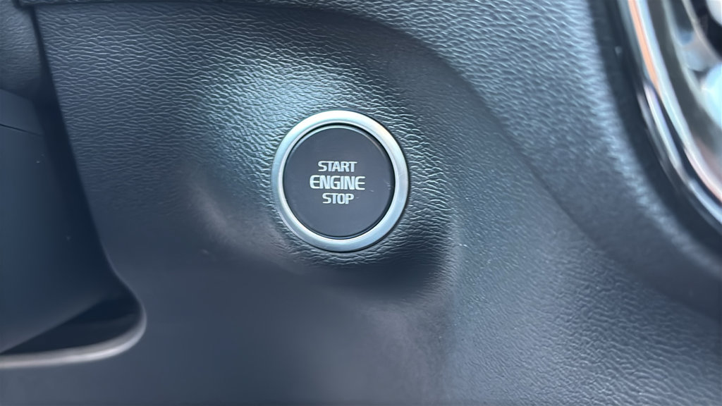 Certified 2026 Volvo XC40 B5 Plus AWD/4WD image 16