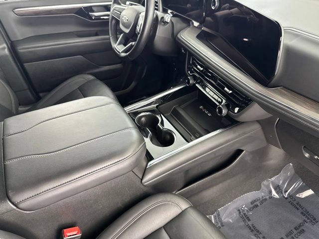 Used 2025 Chevrolet Suburban Z71 AWD/4WD image 25