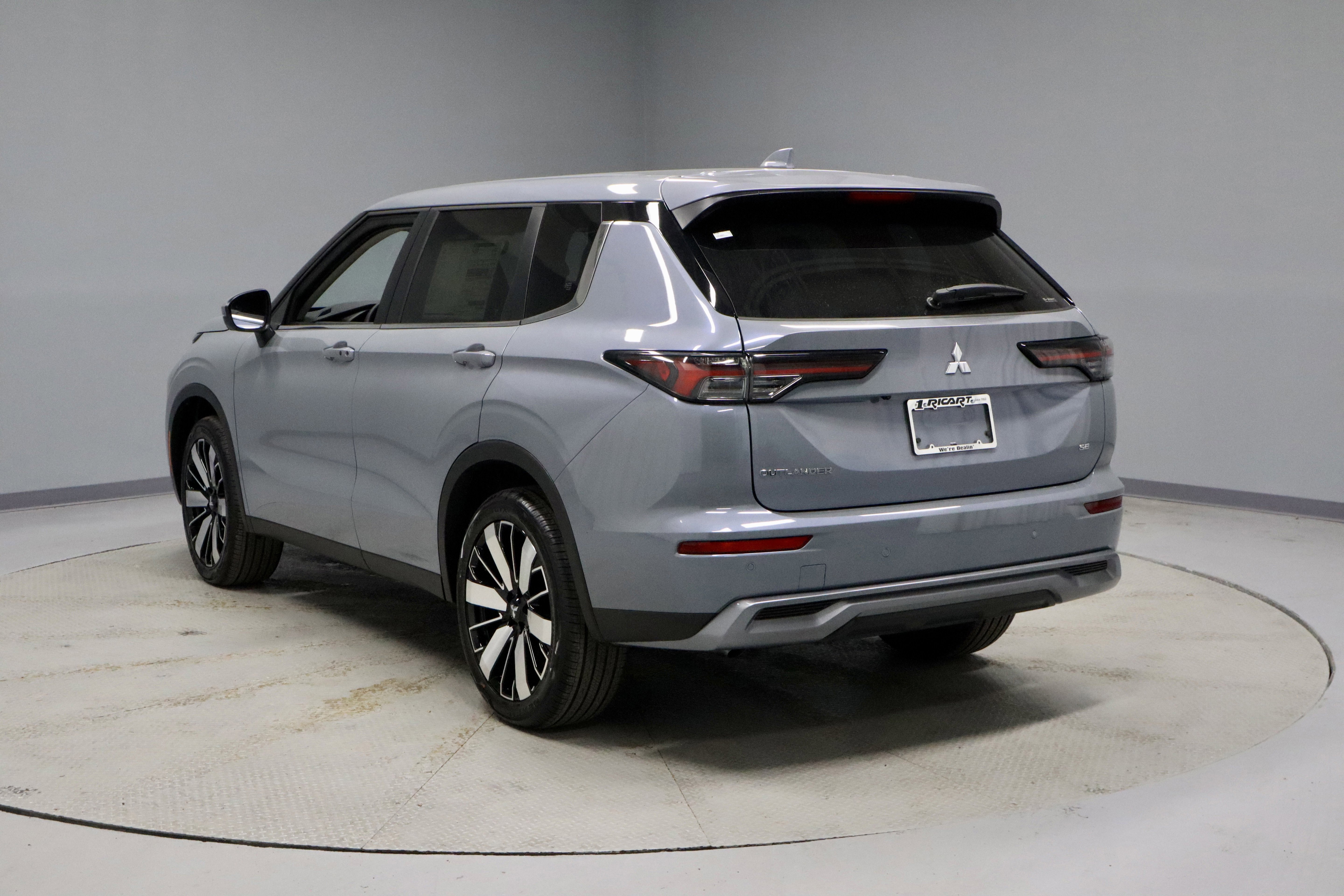 New 2026 Mitsubishi Outlander SE image 6