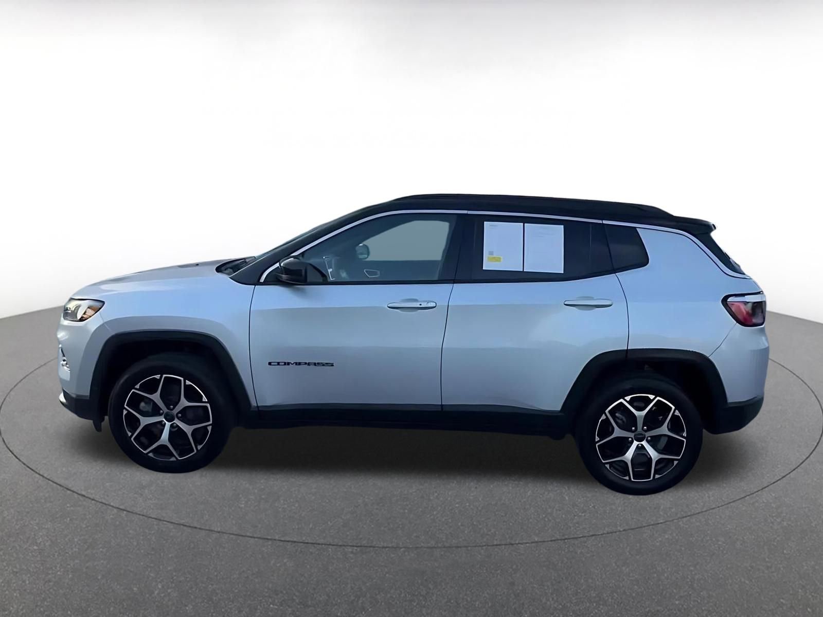 Used 2025 Jeep Compass Limited AWD/4WD image 10