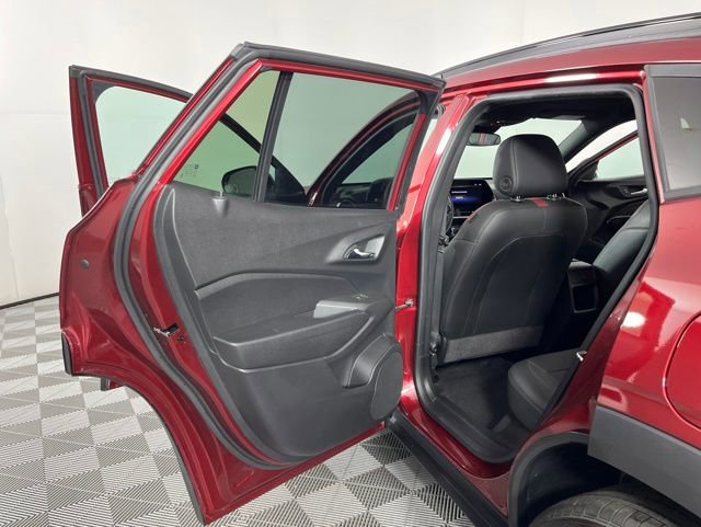 Used 2024 Chevrolet Trax RS w/ Sunroof Package FWD image 40