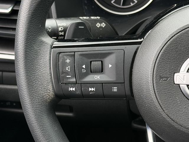 Used 2023 Nissan Rogue SV image 14