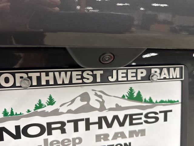 New 2025 Jeep Grand Cherokee Altitude image 21