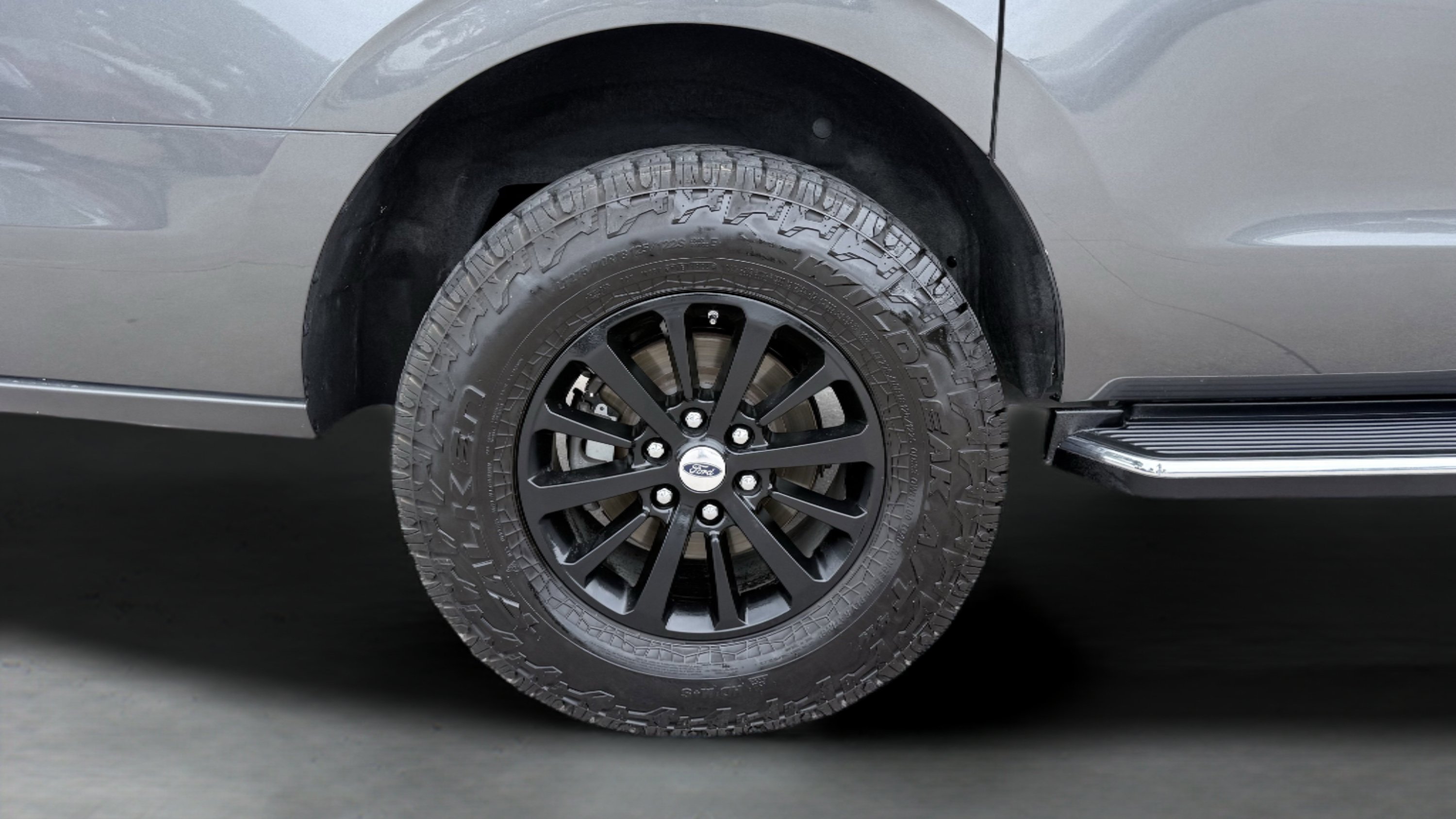 Used 2018 Ford Expedition Max XLT w/ Equipment Group 202A RWD image 11