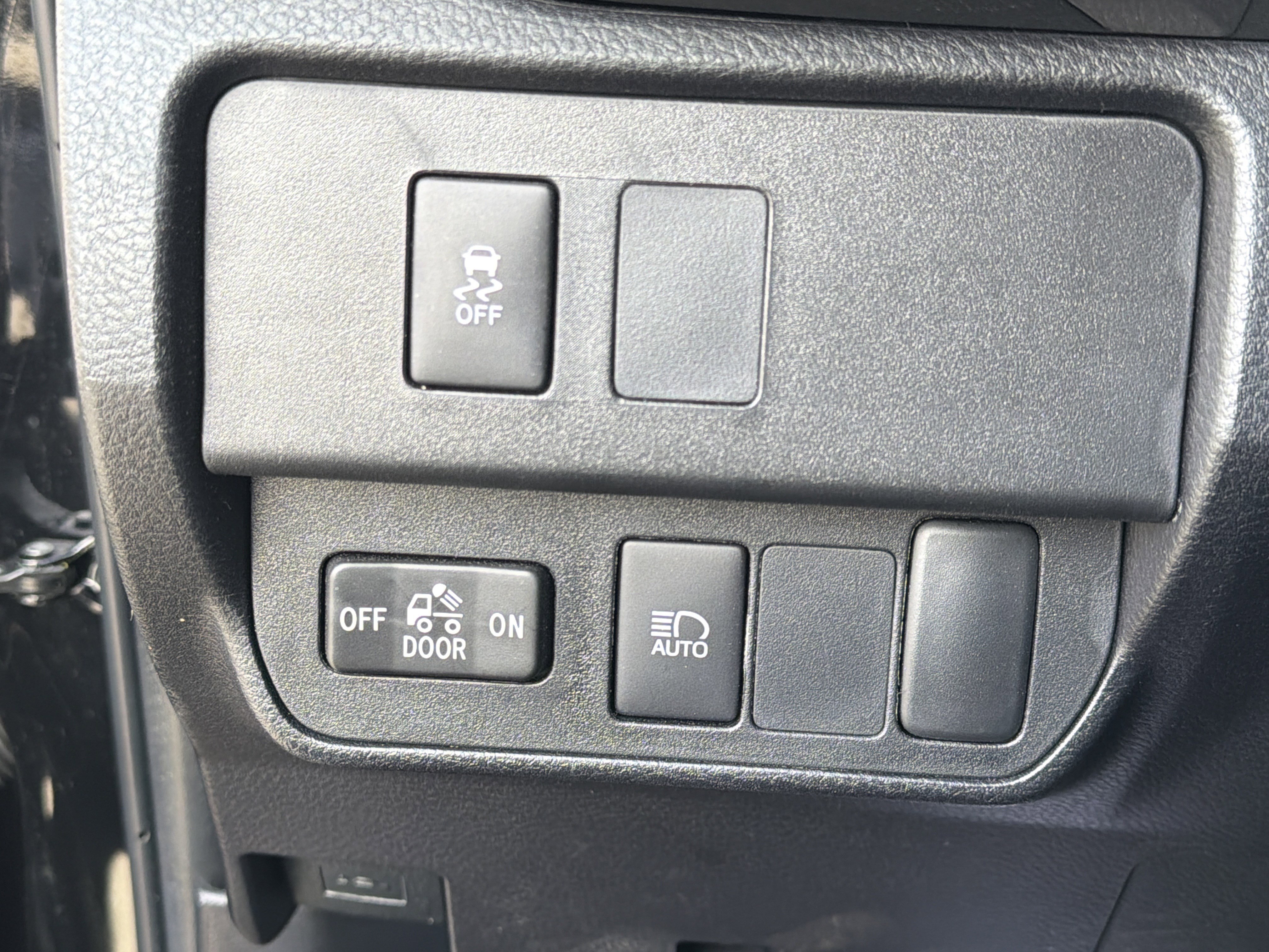 Used 2023 Toyota Tacoma SR5 w/ Technology Package image 14