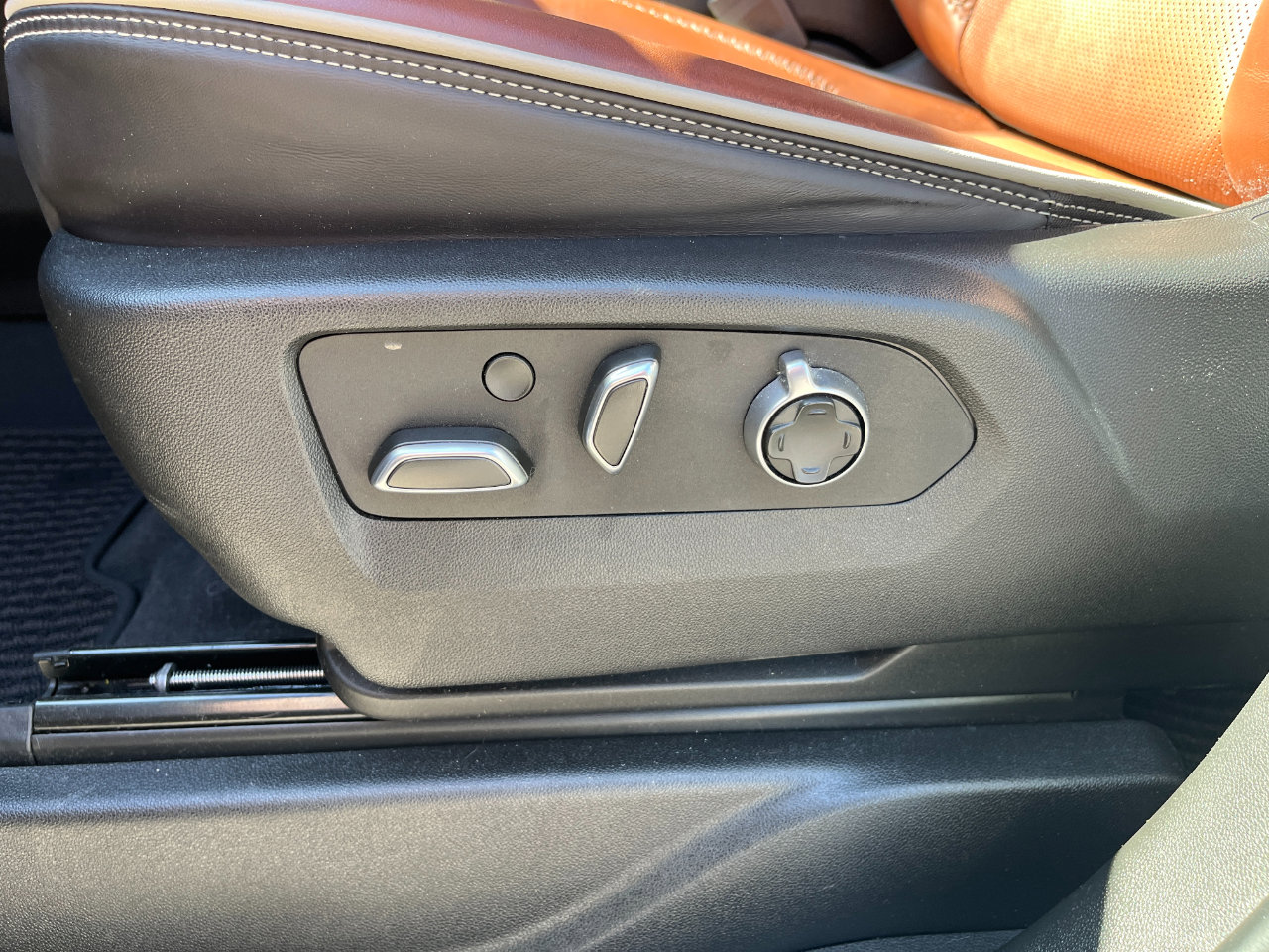 Used 2024 GMC Yukon Denali Ultimate image 15