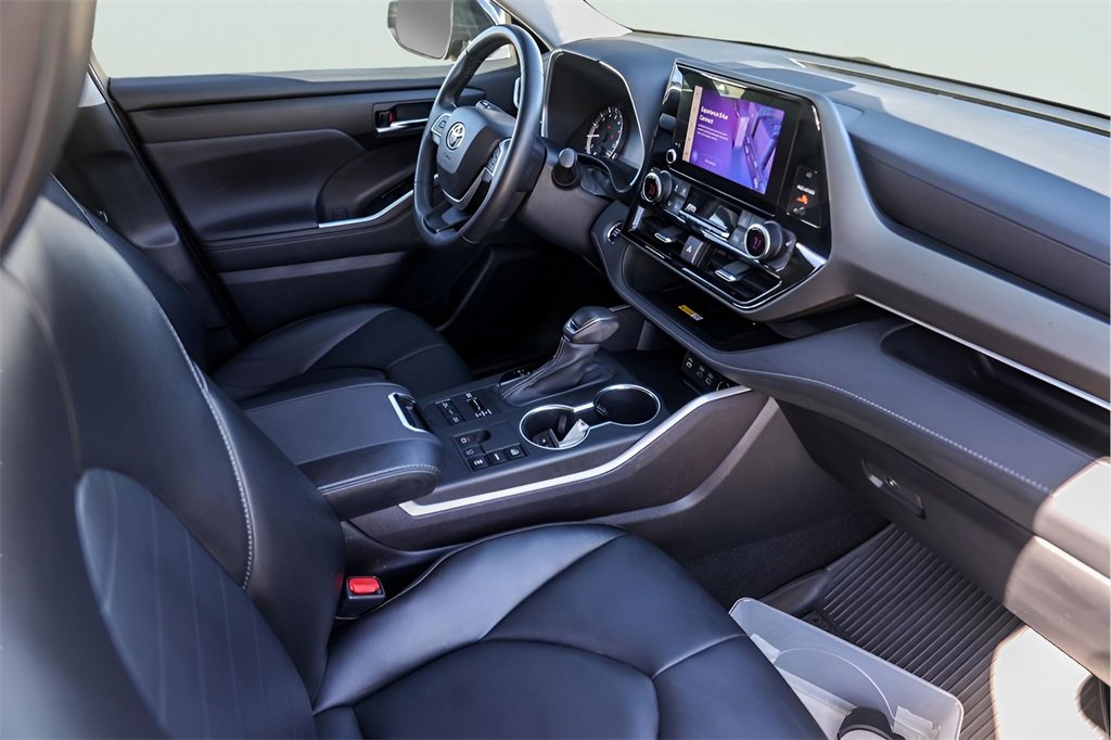 Used 2023 Toyota Highlander XLE image 33