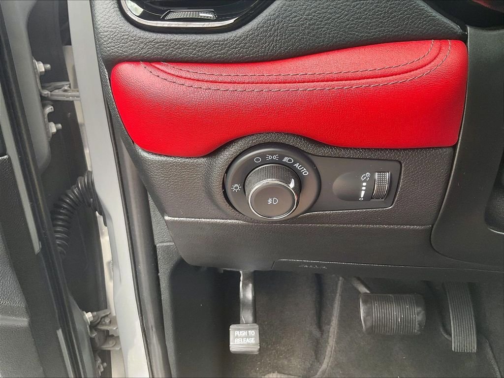 Used 2022 Dodge Durango R/T w/ Blacktop Package AWD/4WD image 28
