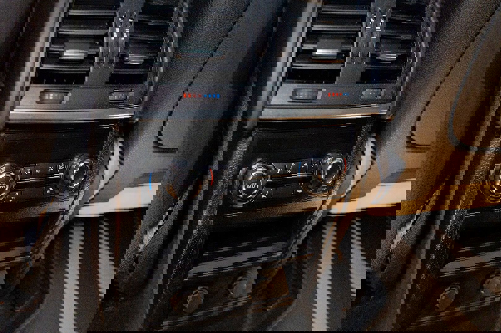 Used 2015 BMW X5 M image 25