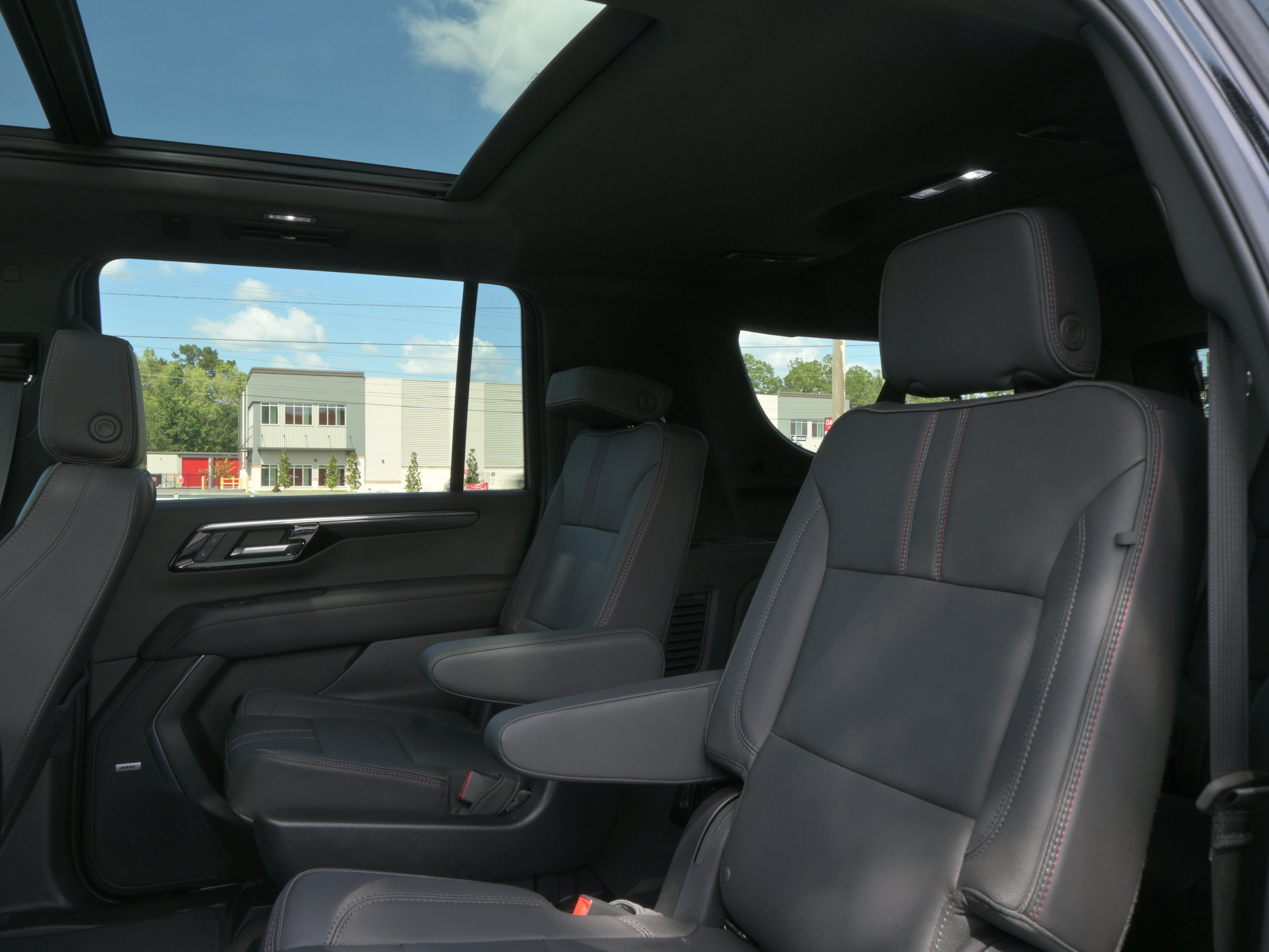 Used 2025 Chevrolet Suburban RST AWD/4WD image 12