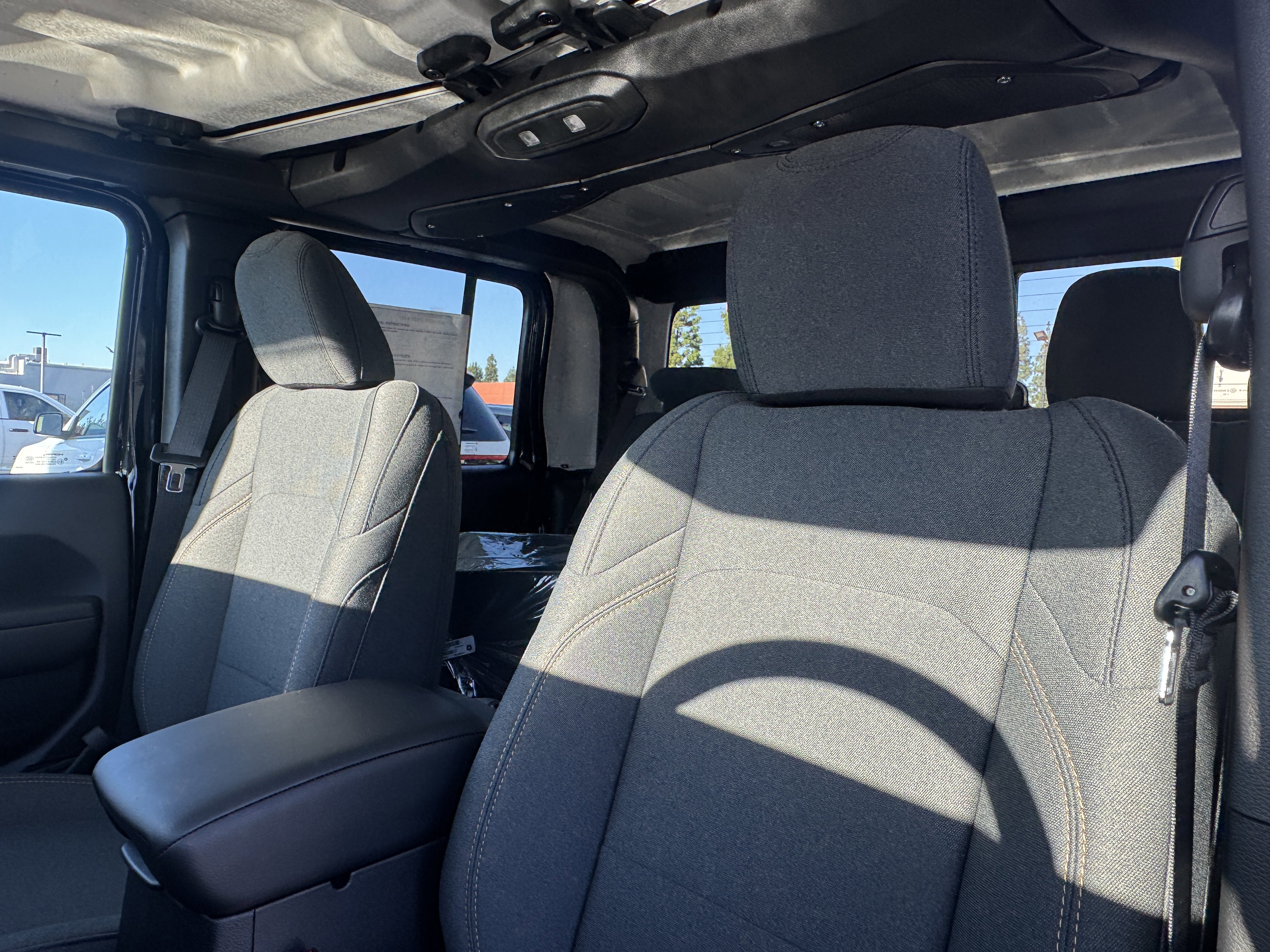 New 2025 Jeep Gladiator Sport image 13