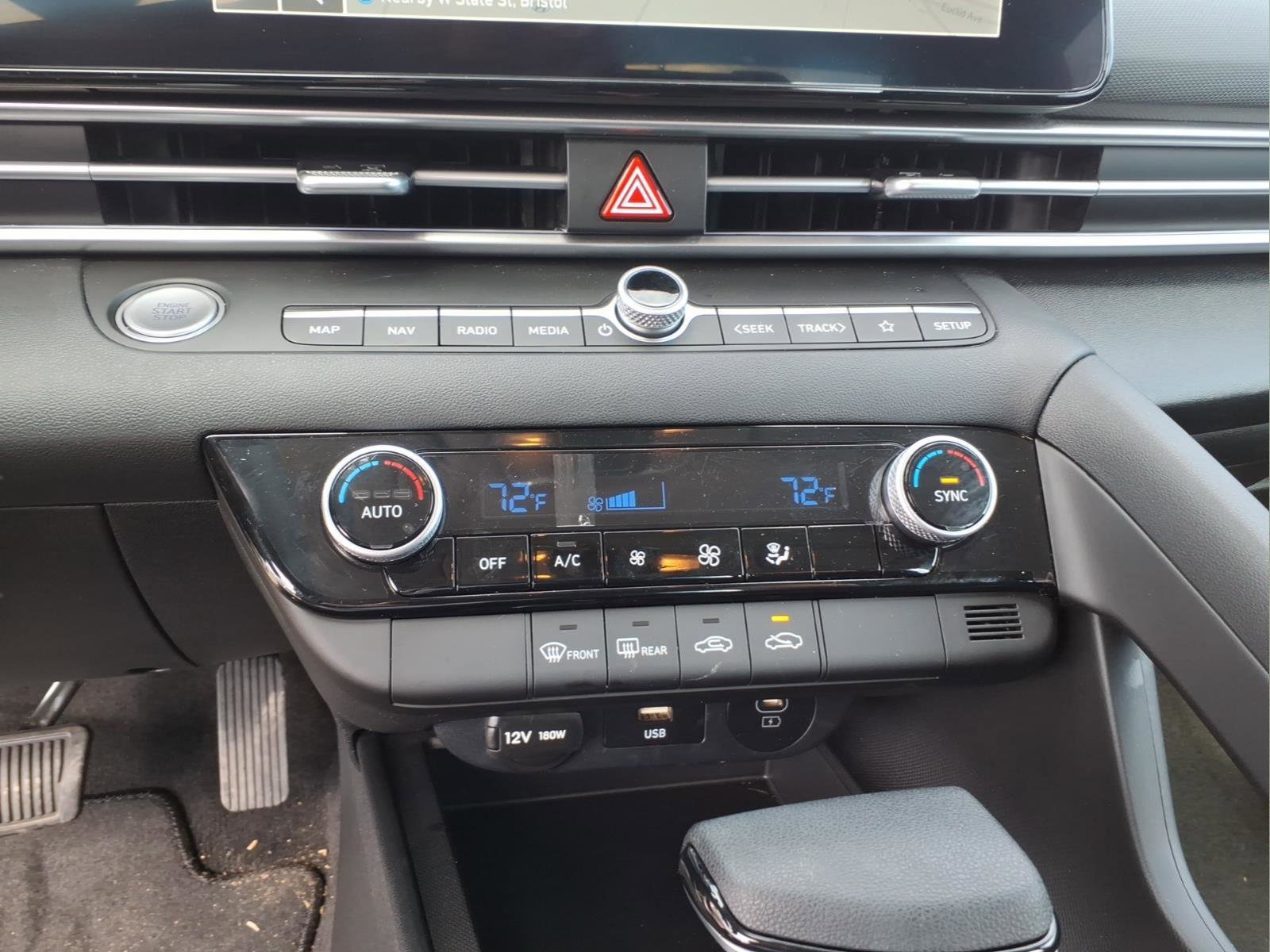 Used 2024 Hyundai Elantra SEL image 21