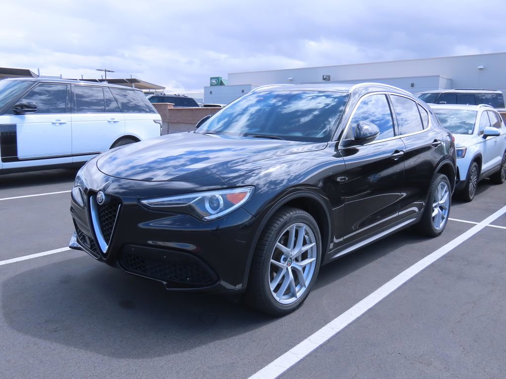 Used 2018 Alfa Romeo Stelvio AWD image 2