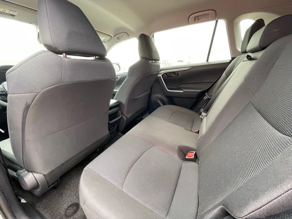 Used 2019 Toyota RAV4 LE image 18