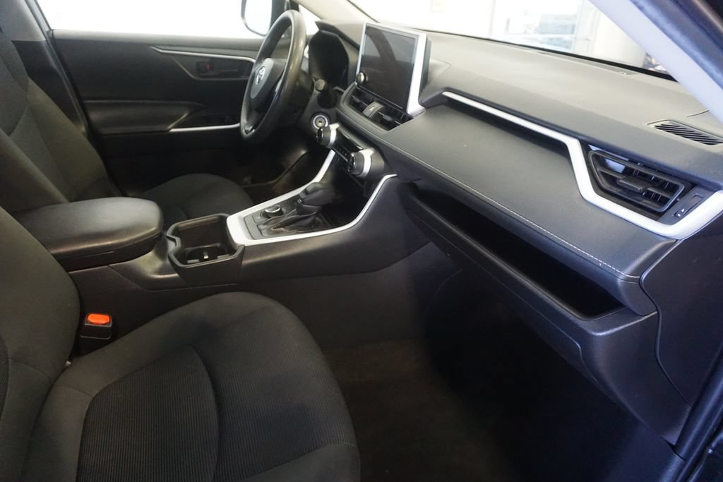 Used 2023 Toyota RAV4 LE AWD/4WD image 23