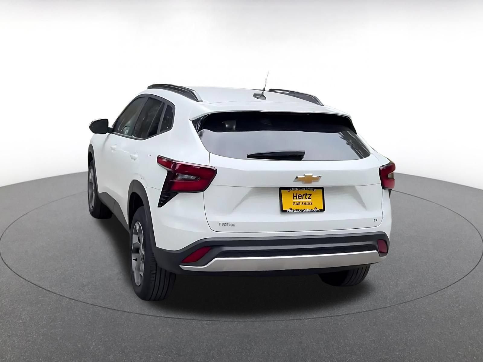 Used 2025 Chevrolet Trax LT FWD image 11