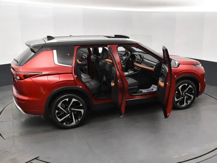 Used 2024 Mitsubishi Outlander SEL image 6