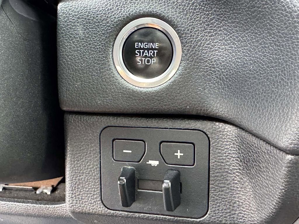 Used 2022 Toyota Tundra Limited image 9