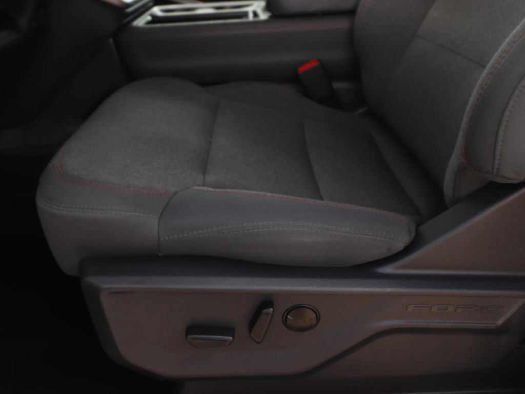 Used 2025 Ford Expedition Active RWD image 19