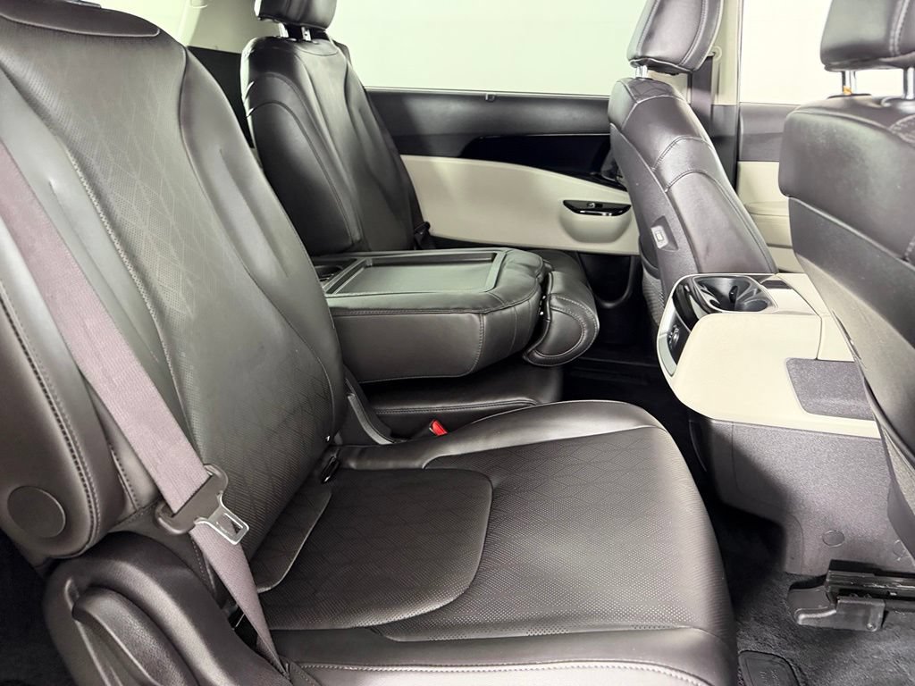 Used 2024 Kia Carnival EX FWD image 32