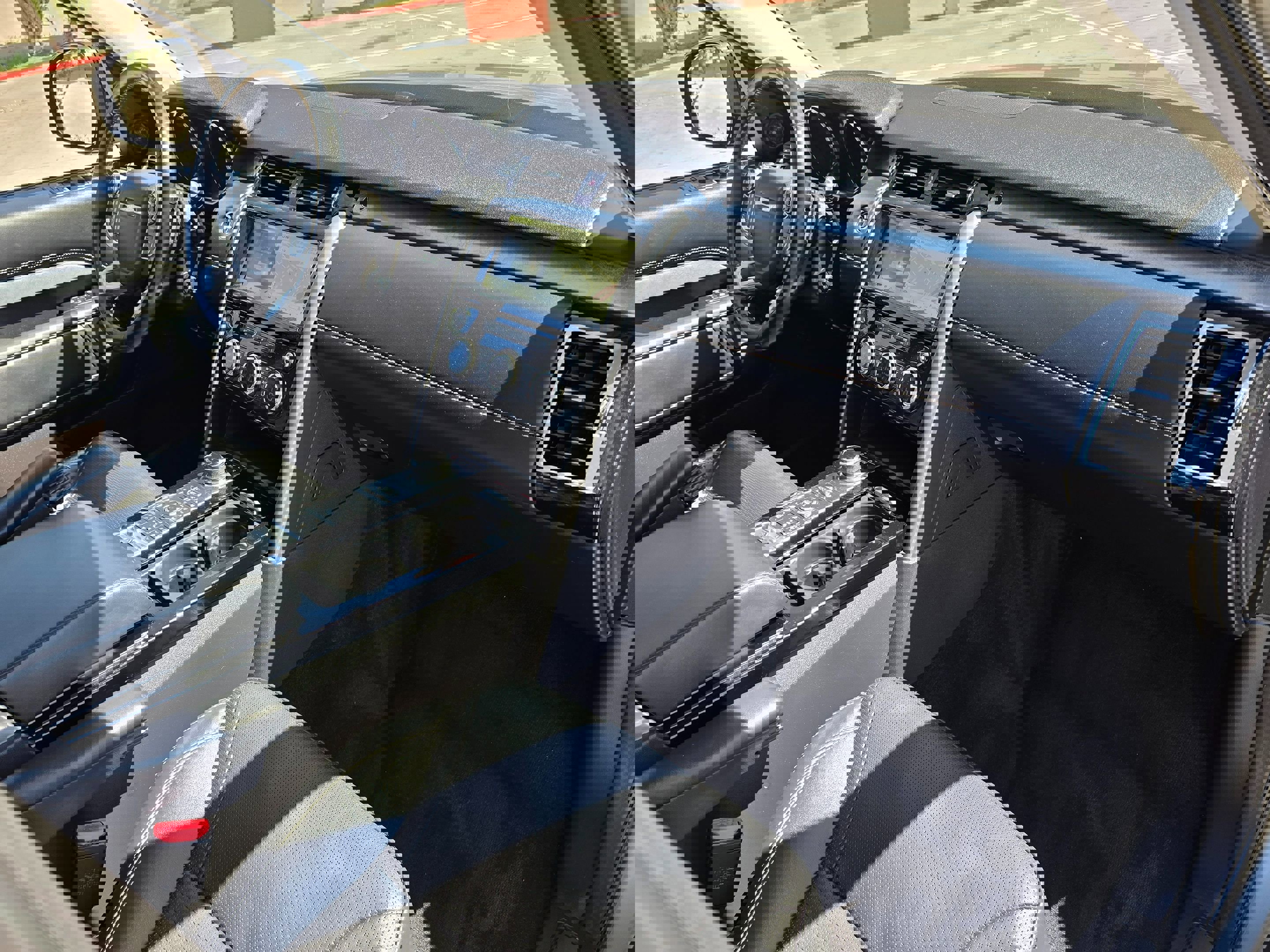 Used 2017 Land Rover Discovery First Edition image 8