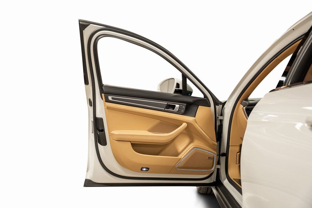 Used 2023 Porsche Panamera Platinum Edition image 52