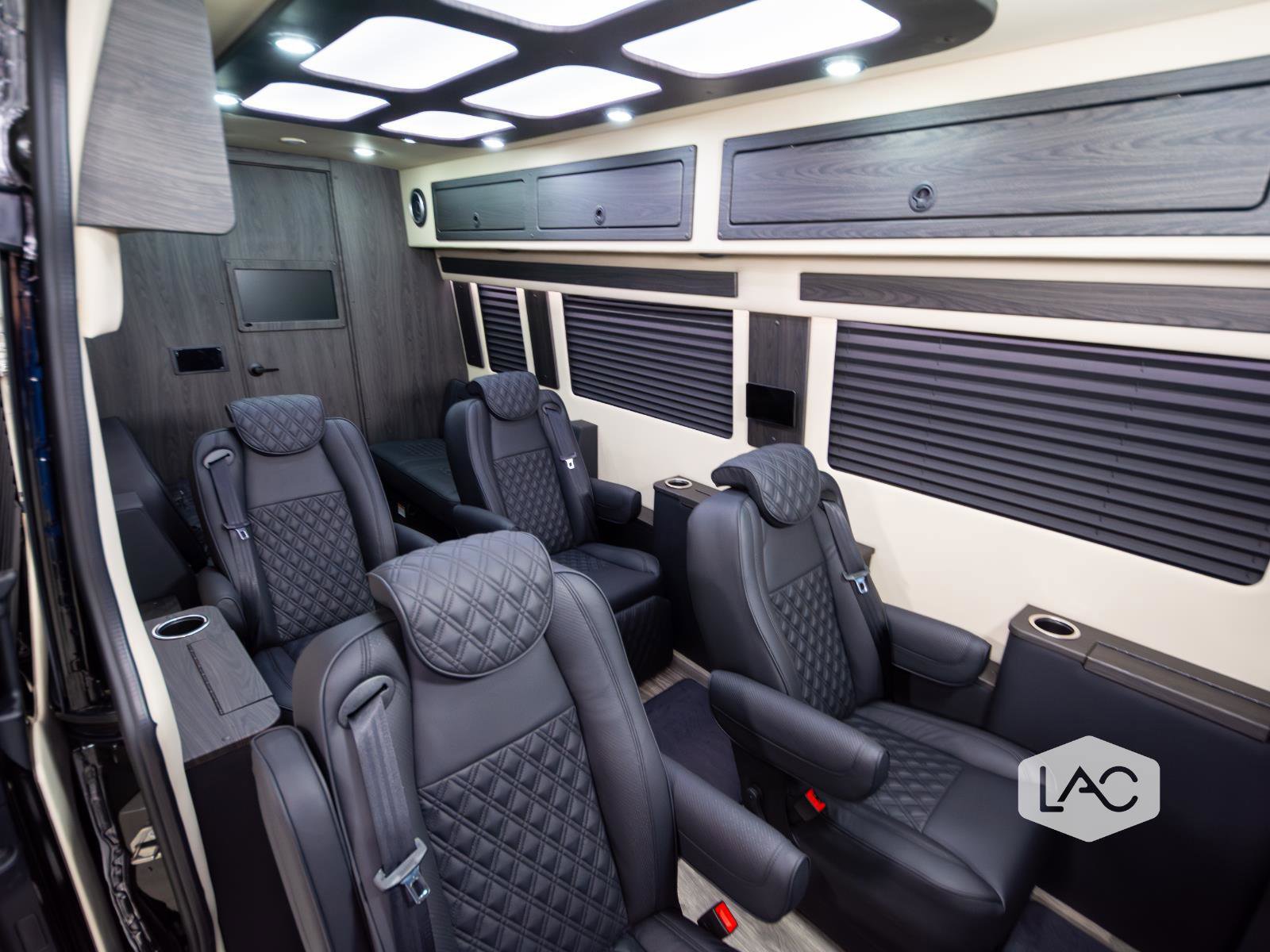Used 2024 Mercedes-Benz Sprinter 3500 image 2