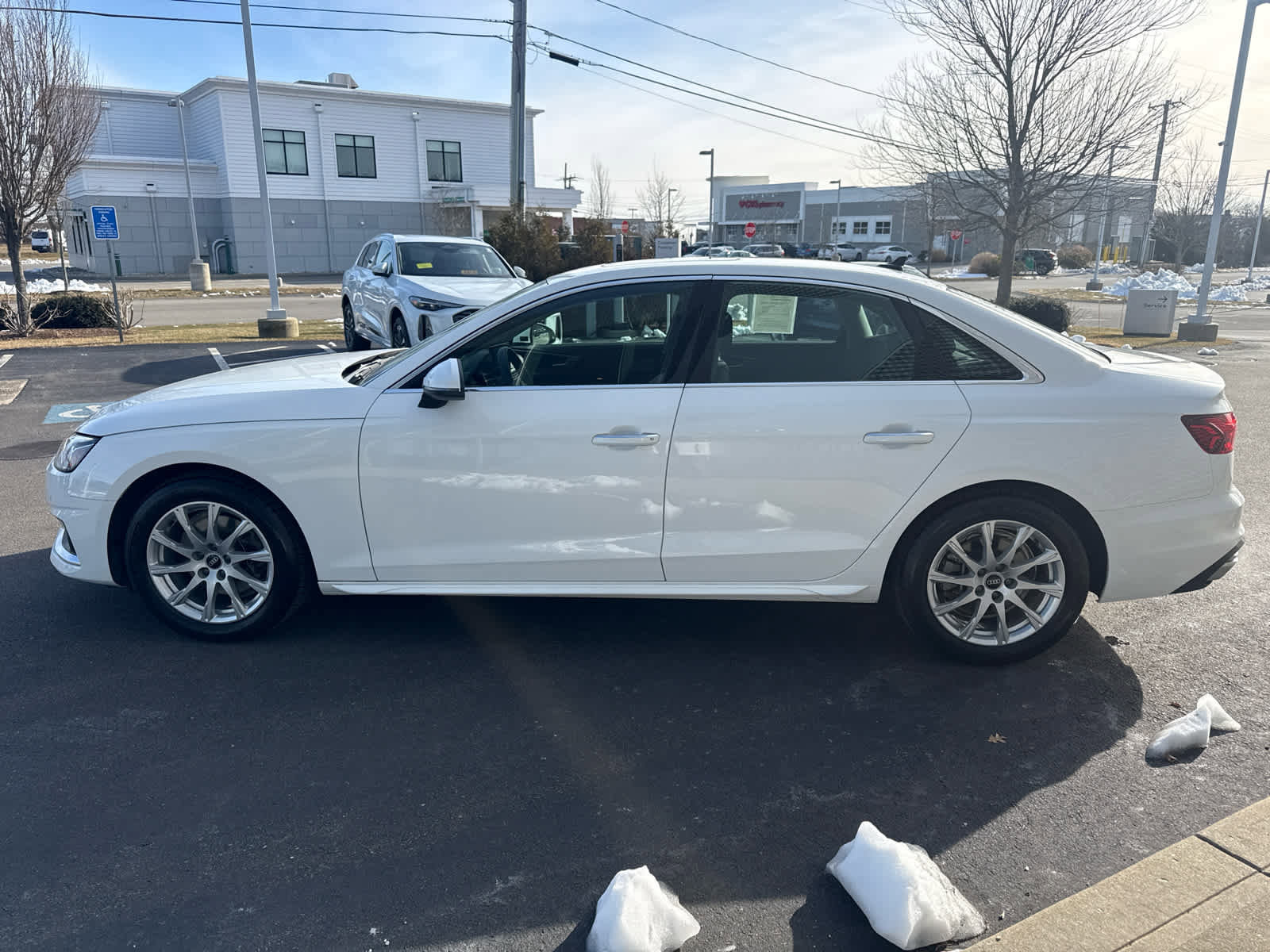 Used 2023 Audi A4 2.0T Premium w/ Convenience Package image 5