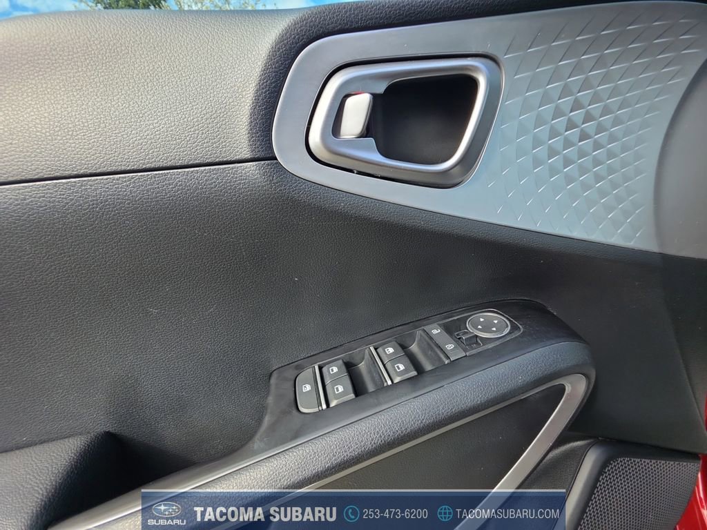 Used 2023 Kia Soul LX w/ LX Technology Package image 11