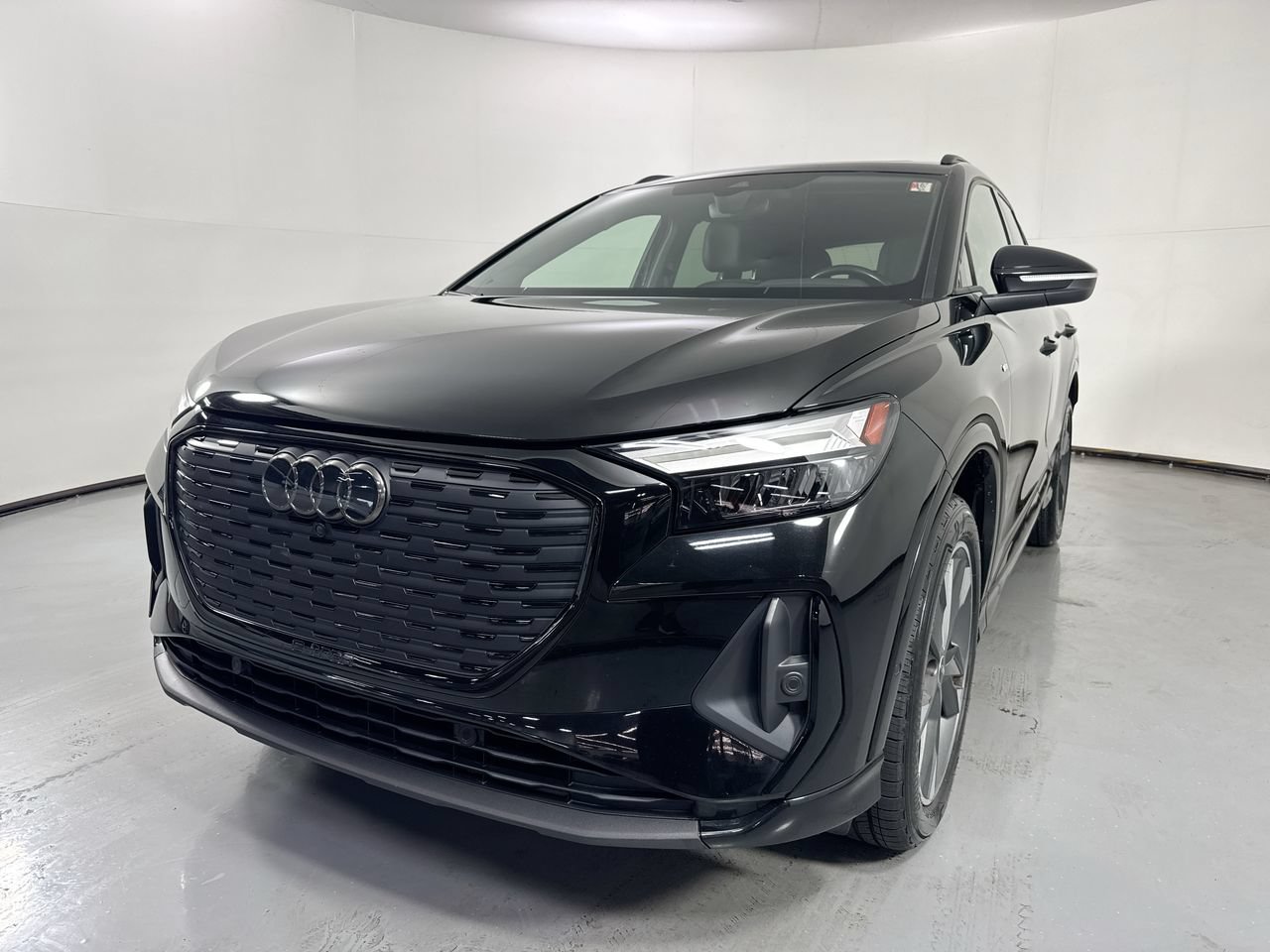 Used 2023 Audi Q4 e-tron Premium Plus w/ Premium Plus AWD/4WD image 24
