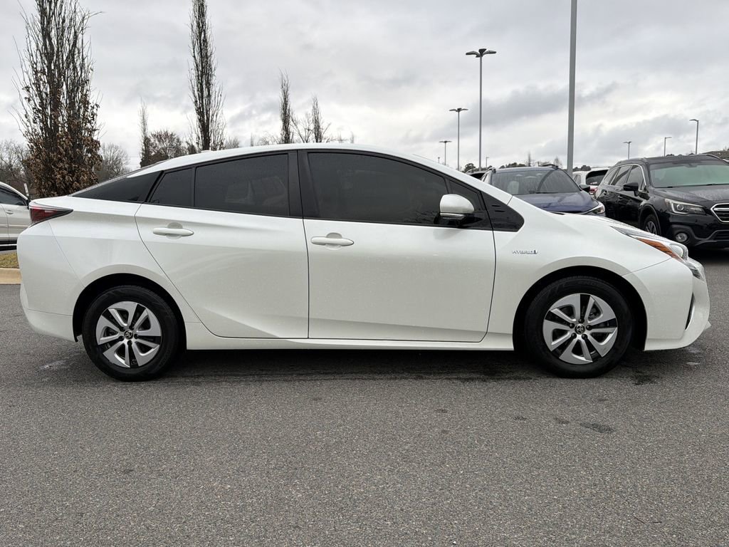 Used 2016 Toyota Prius Four image 2