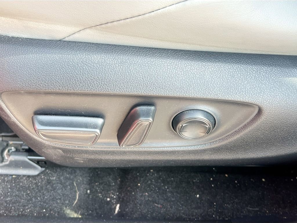 Used 2022 Toyota Venza XLE image 20