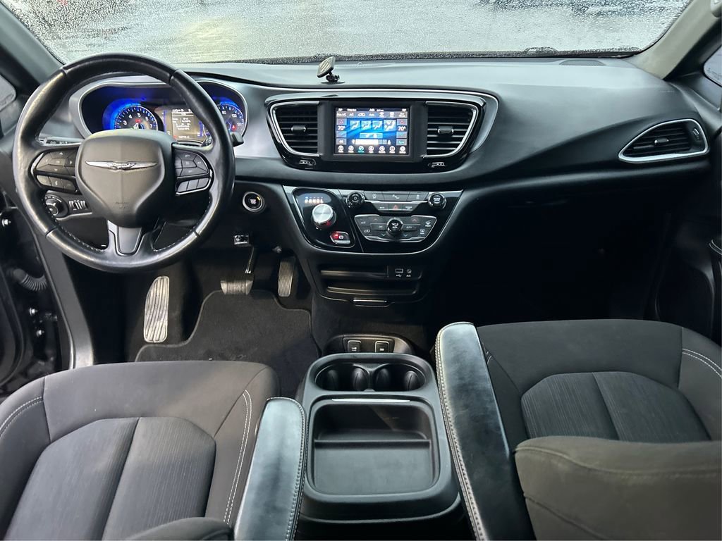 Used 2020 Chrysler Pacifica Touring w/ S Appearance Package image 19