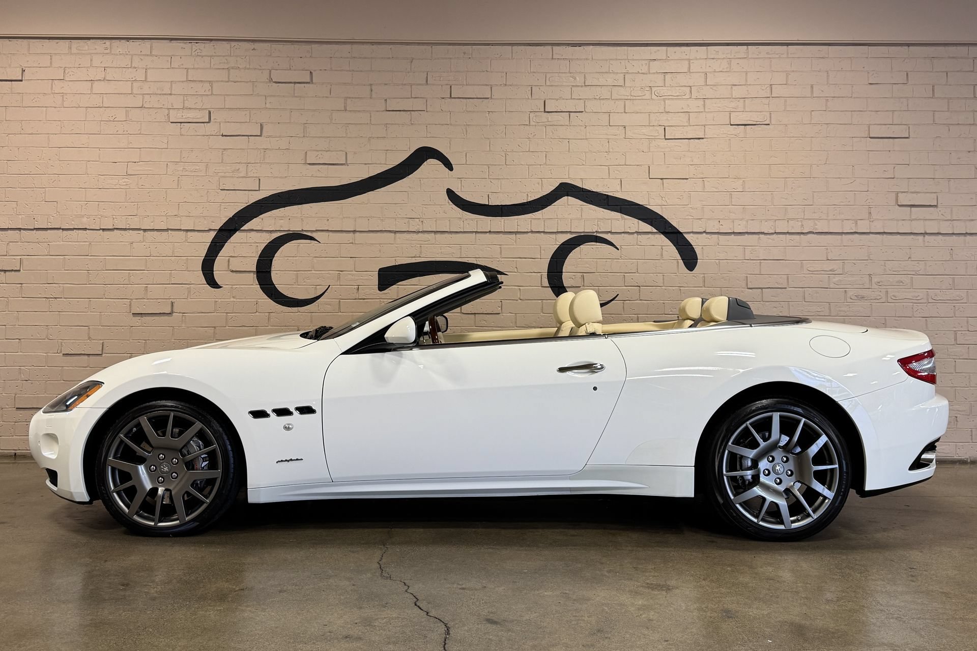 Used 2011 Maserati GranTurismo Convertible RWD image 17