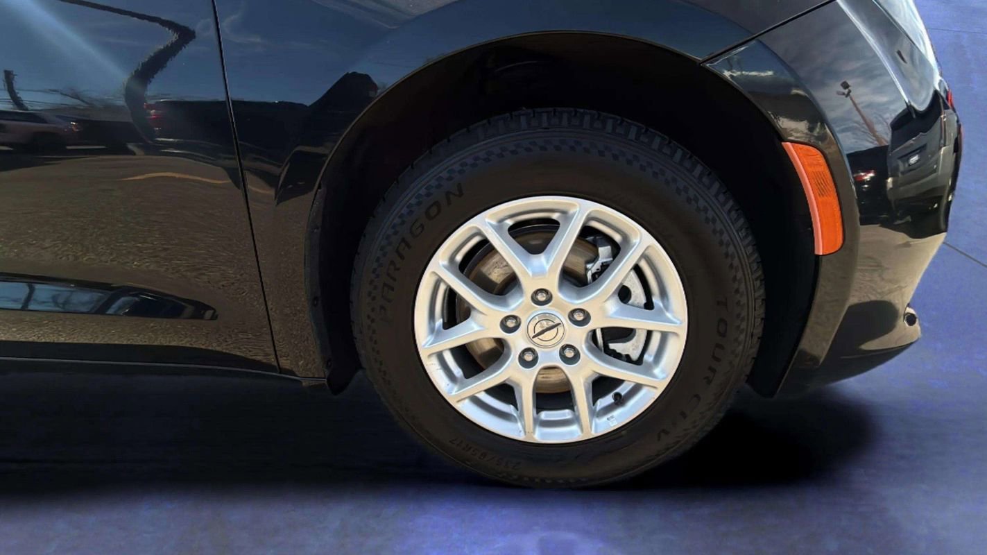 Used 2022 Chrysler Voyager LX image 21