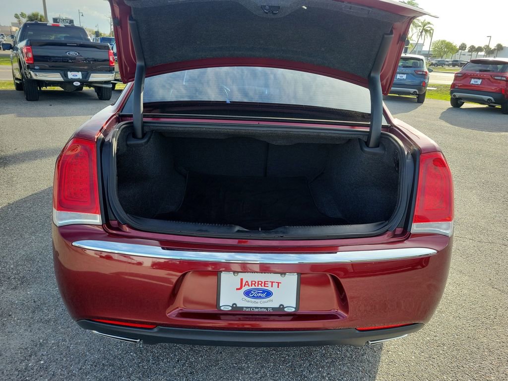 Used 2019 Chrysler 300 Limited image 9