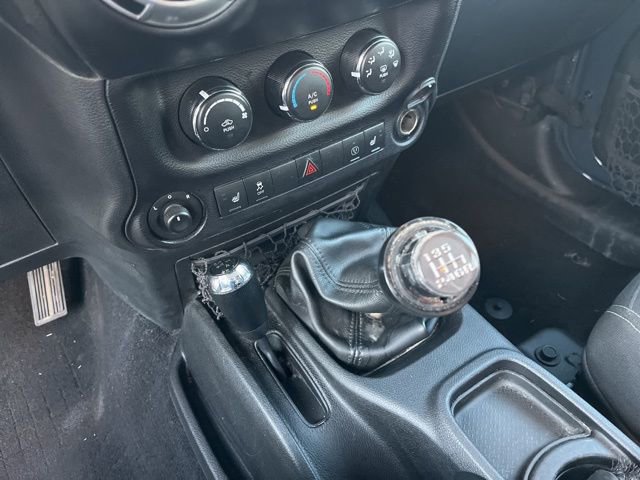 Used 2016 Jeep Wrangler Unlimited Rubicon w/ Connectivity Group AWD/4WD image 26