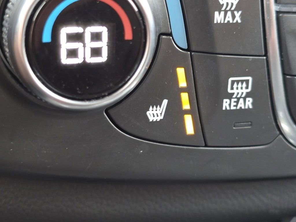 Used 2023 Chevrolet Traverse LT image 4