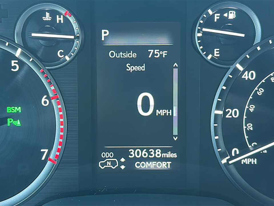 Used 2023 Lexus GX 460 Luxury w/ Accessory Package image 29