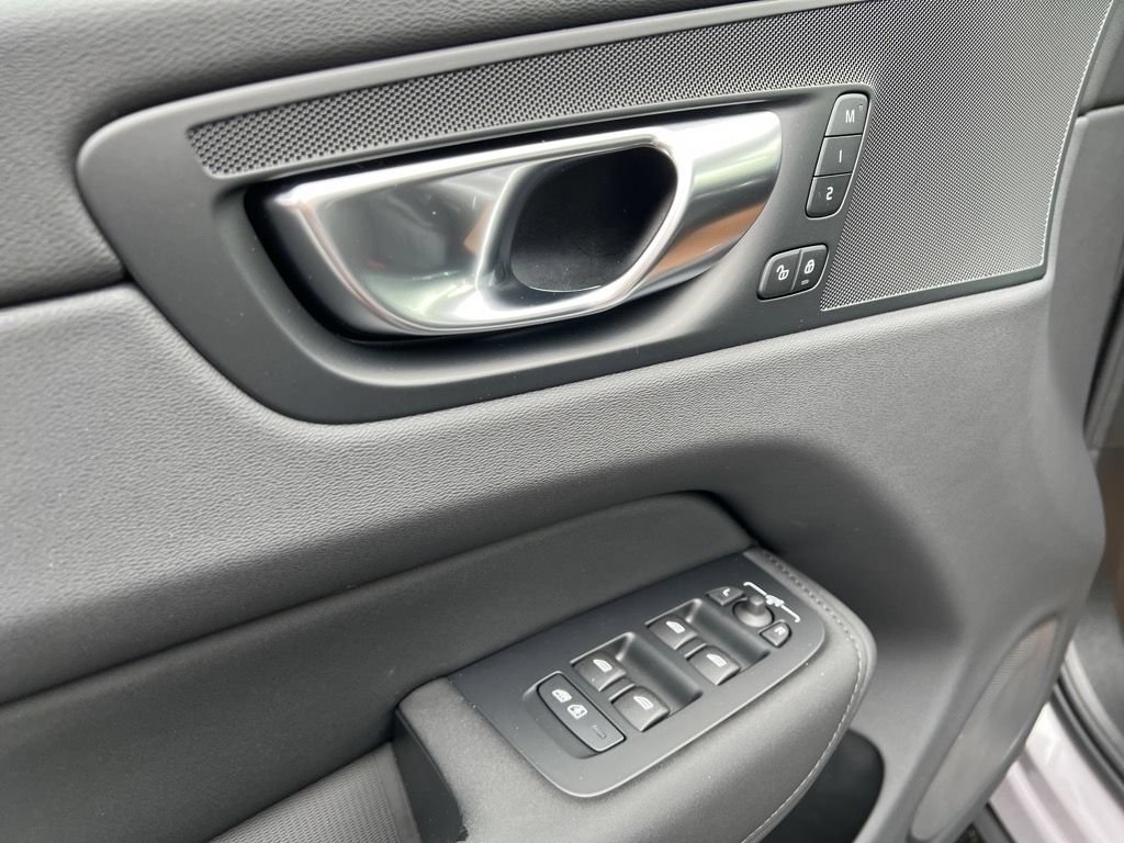 New 2026 Volvo XC60 B5 Plus w/ Protection Package Premier AWD/4WD image 11