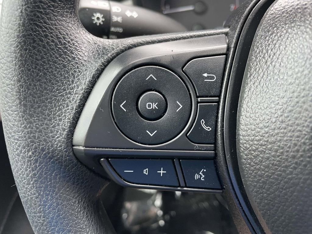 Used 2025 Toyota Corolla LE image 31