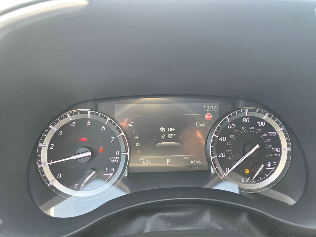 Used 2022 Toyota Highlander XLE AWD/4WD image 19