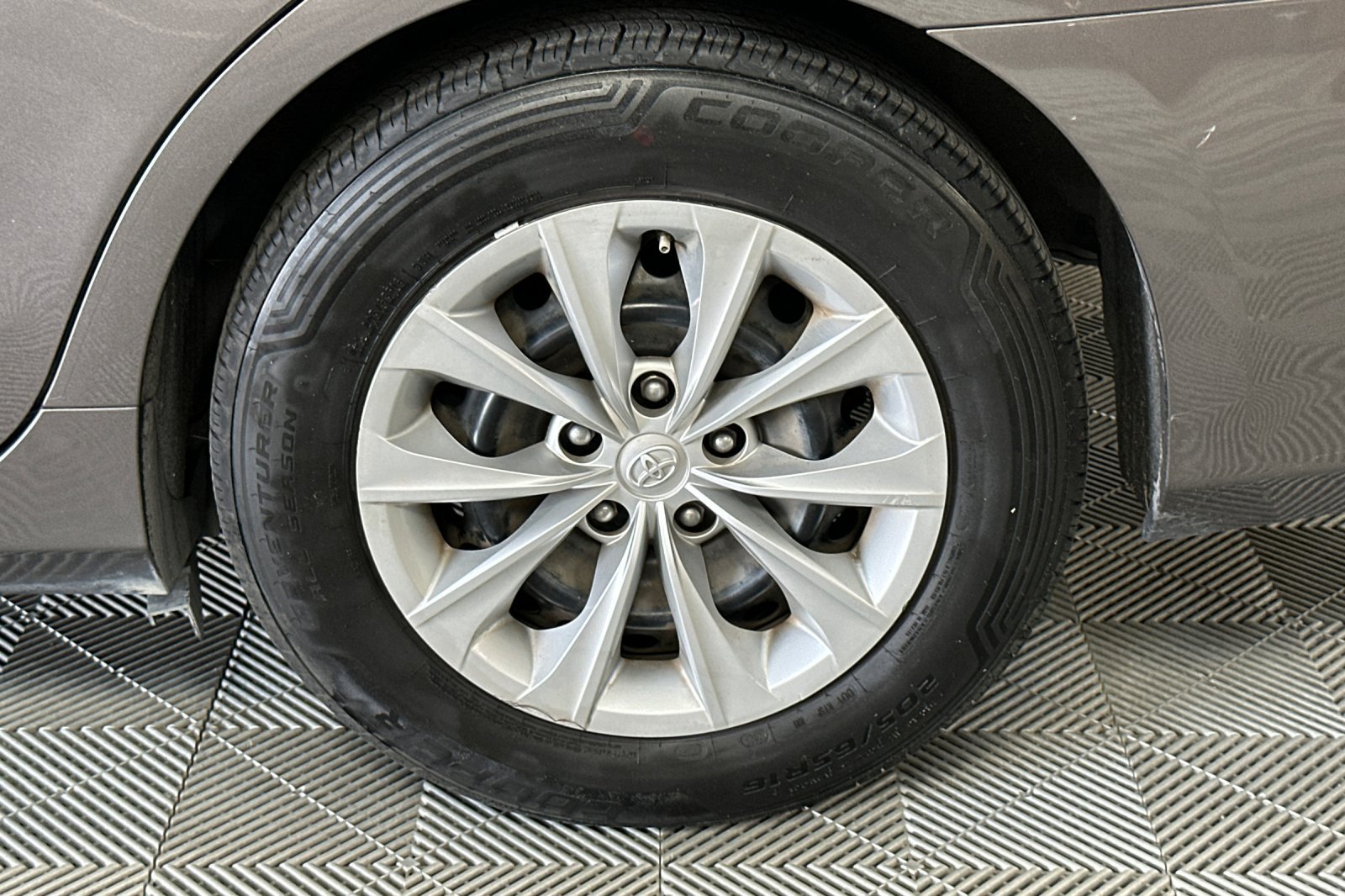 Used 2017 Toyota Camry LE FWD image 39