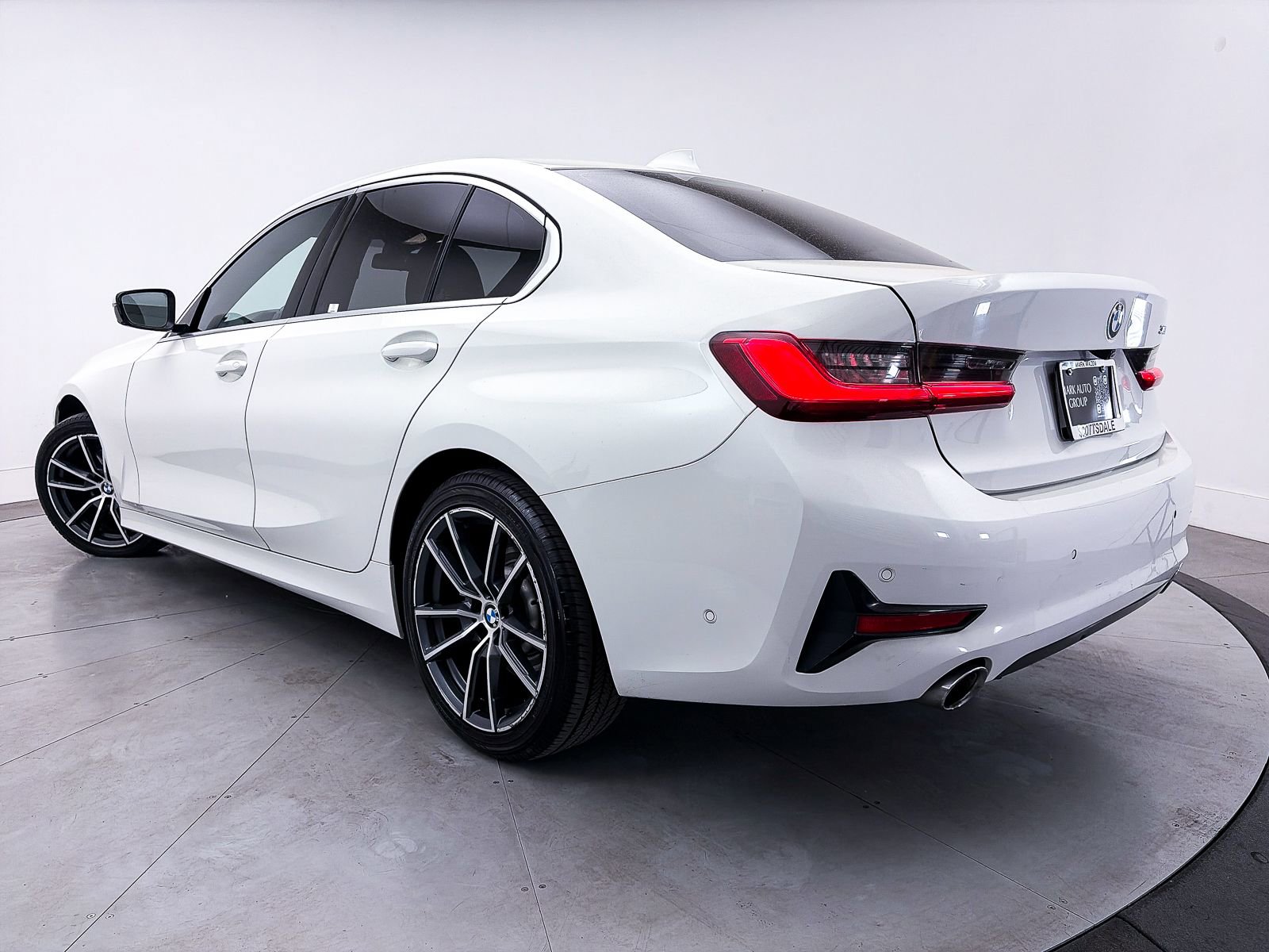 Used 2020 BMW 330i Sedan w/ Convenience Package RWD image 2