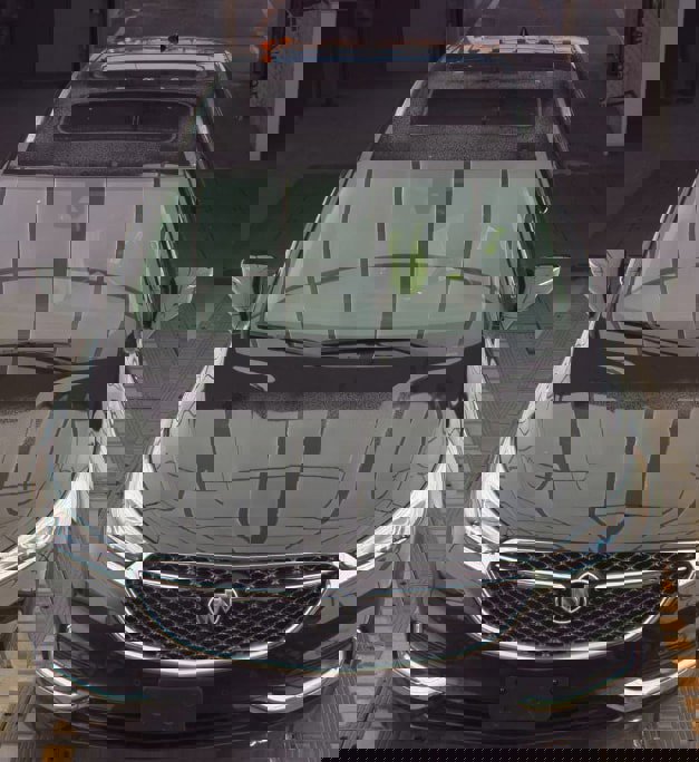 Used 2018 Buick Enclave Avenir w/ Avenir Technology Package image 2