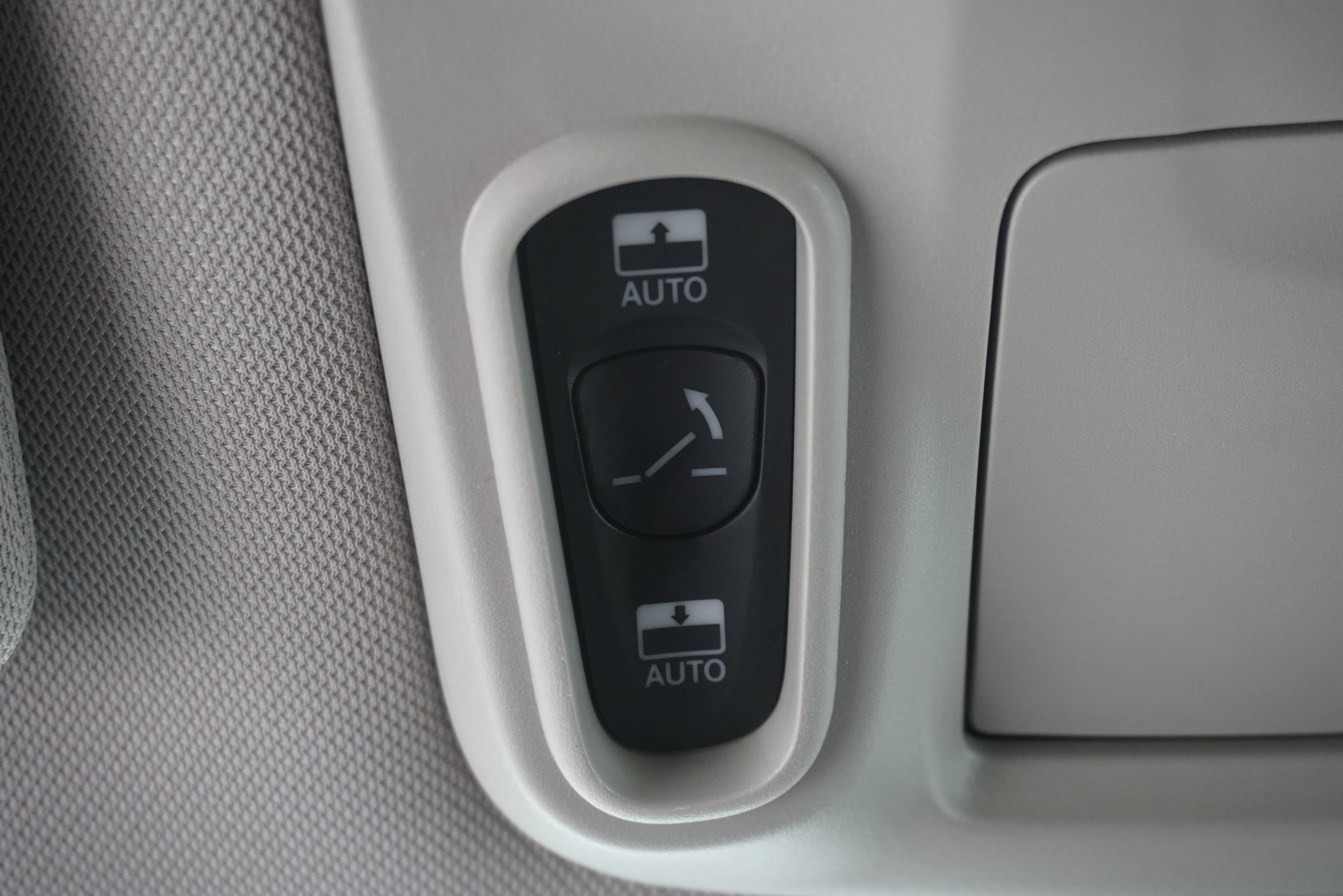 Used 2018 Chrysler Pacifica Limited FWD image 24