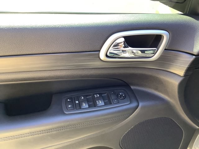 Used 2019 Jeep Grand Cherokee Altitude AWD/4WD image 10