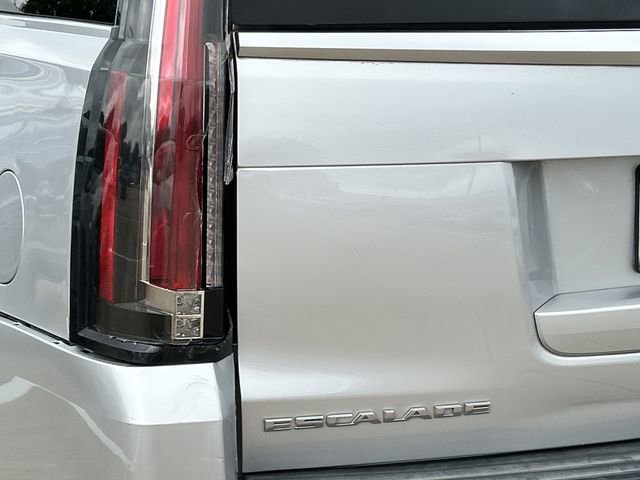 Used 2017 Cadillac Escalade Luxury RWD image 7