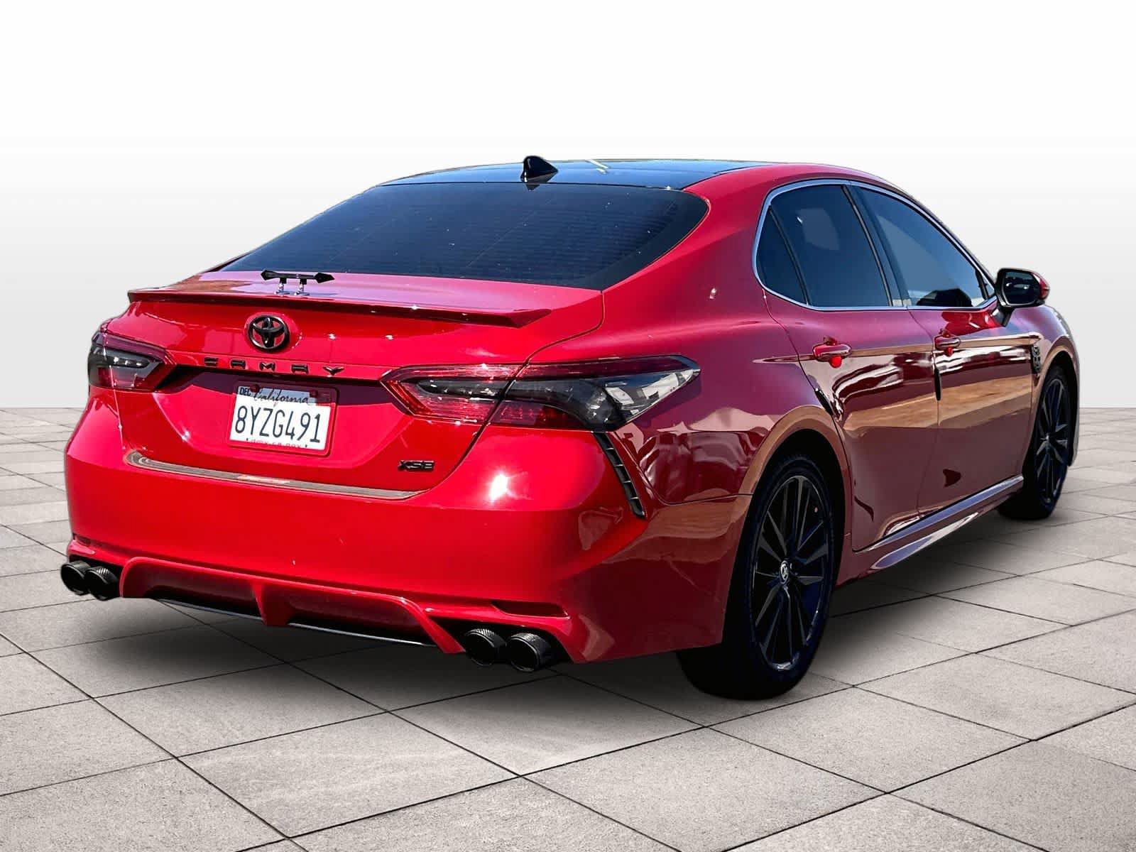 Used 2022 Toyota Camry XSE FWD image 9